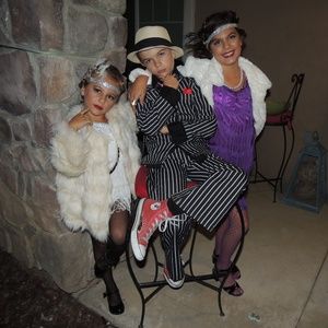 Meet your Posher, Ezra Amora